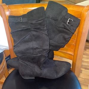 Black suede winter boots